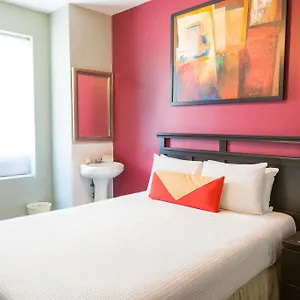  Hostal Broadway &